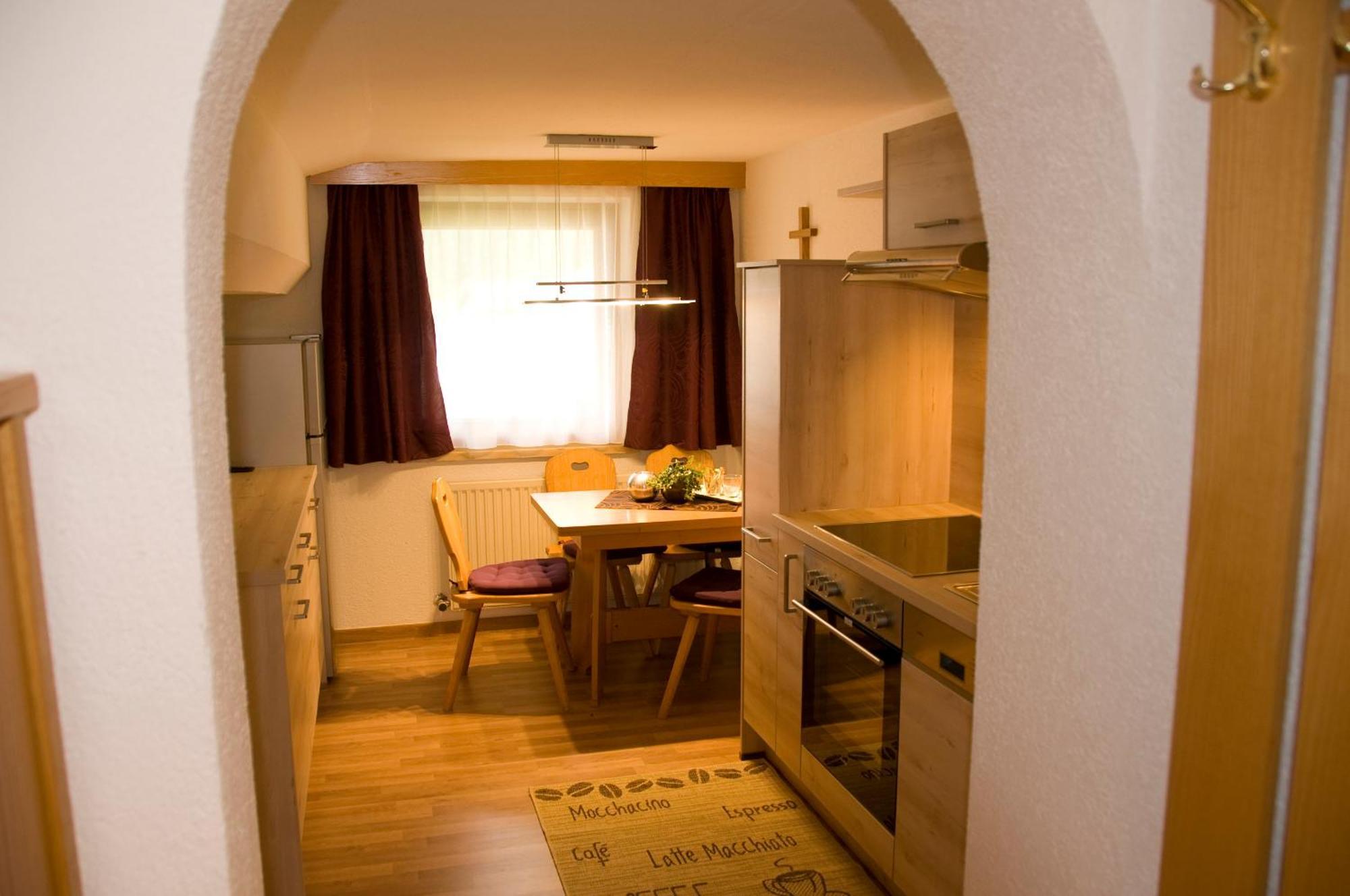 Haus Astoria Apartment Sankt Leonhard im Pitztal Bagian luar foto
