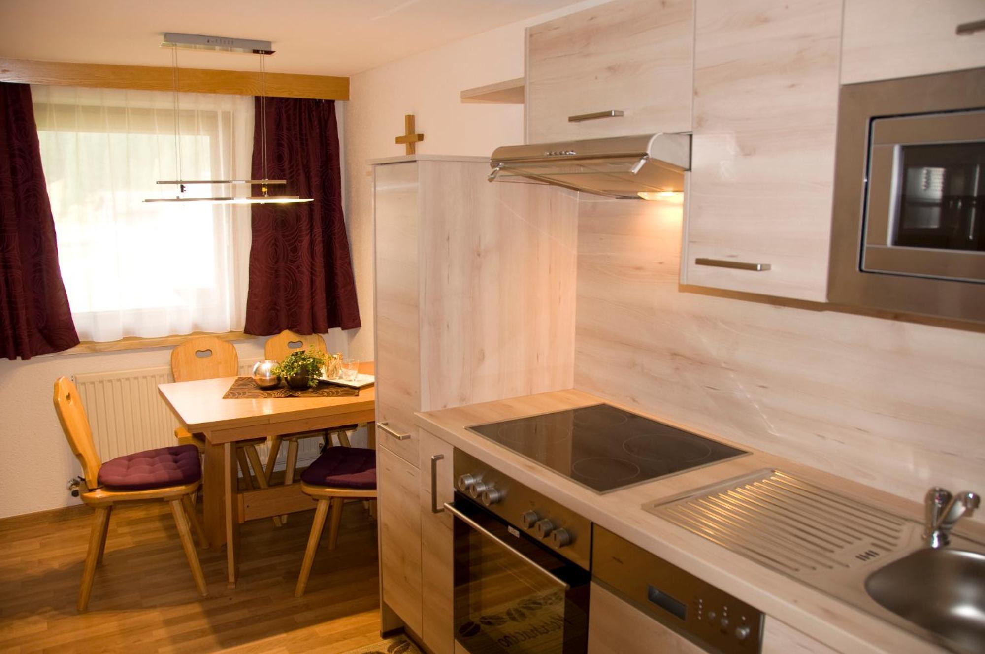 Haus Astoria Apartment Sankt Leonhard im Pitztal Bagian luar foto