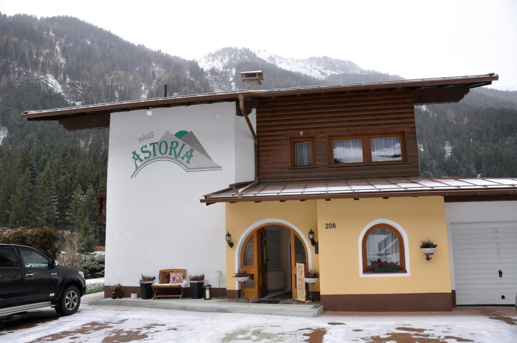 Haus Astoria Apartment Sankt Leonhard im Pitztal Bagian luar foto