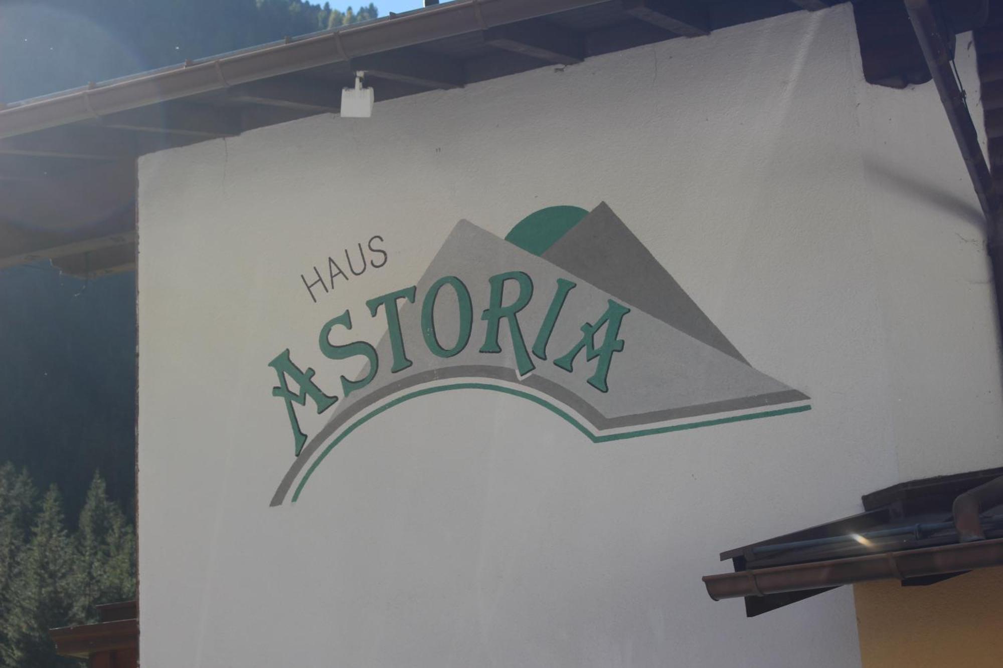 Haus Astoria Apartment Sankt Leonhard im Pitztal Bagian luar foto