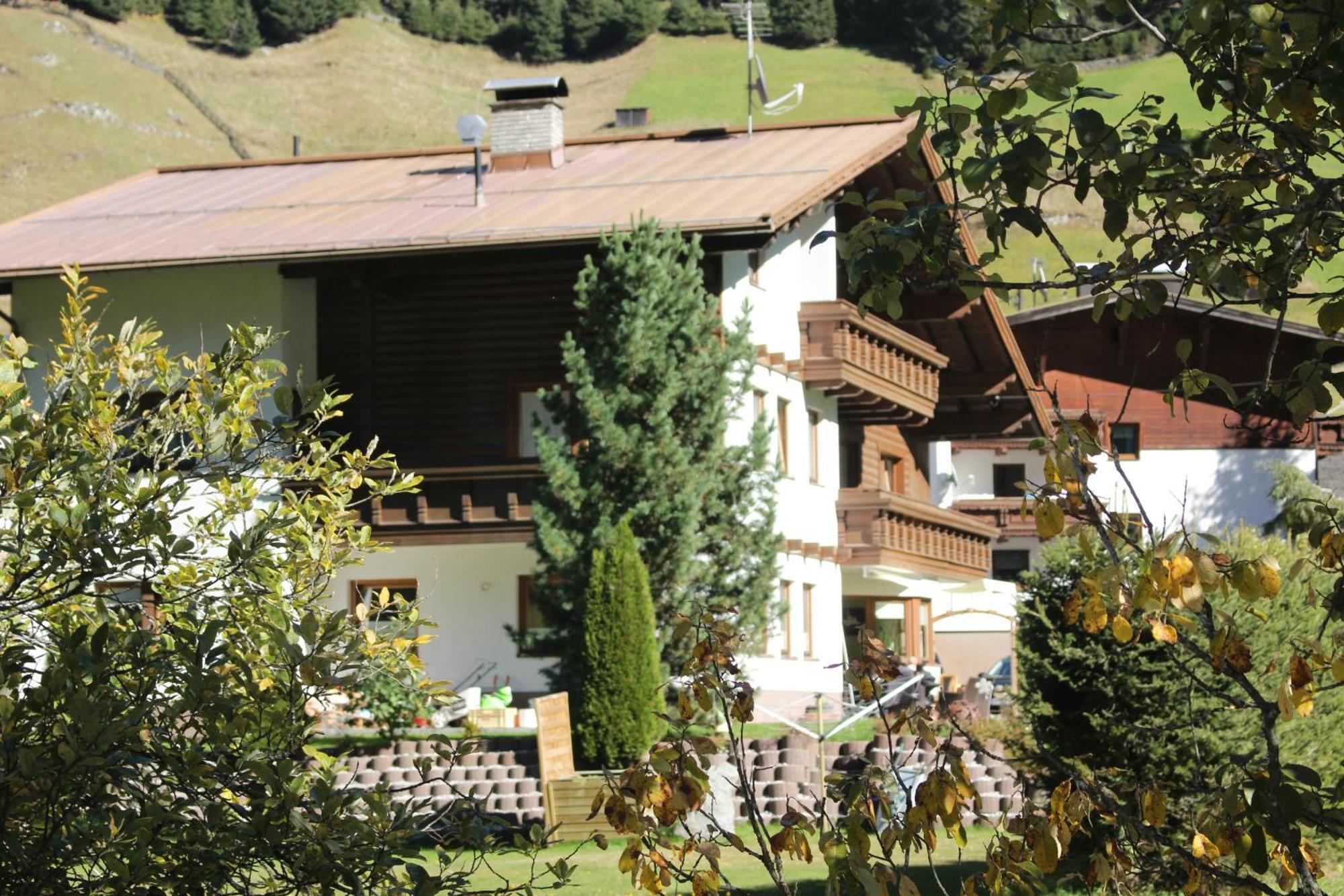 Haus Astoria Apartment Sankt Leonhard im Pitztal Bagian luar foto
