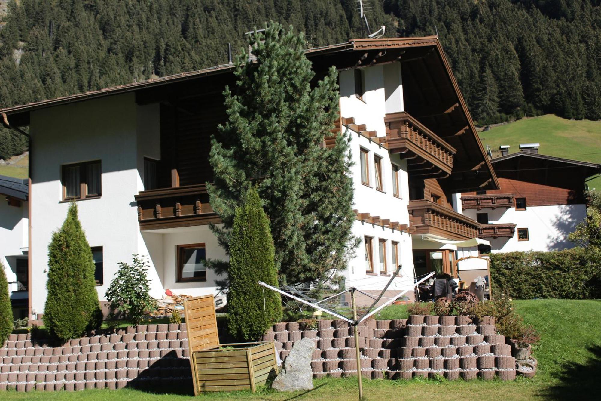 Haus Astoria Apartment Sankt Leonhard im Pitztal Bagian luar foto