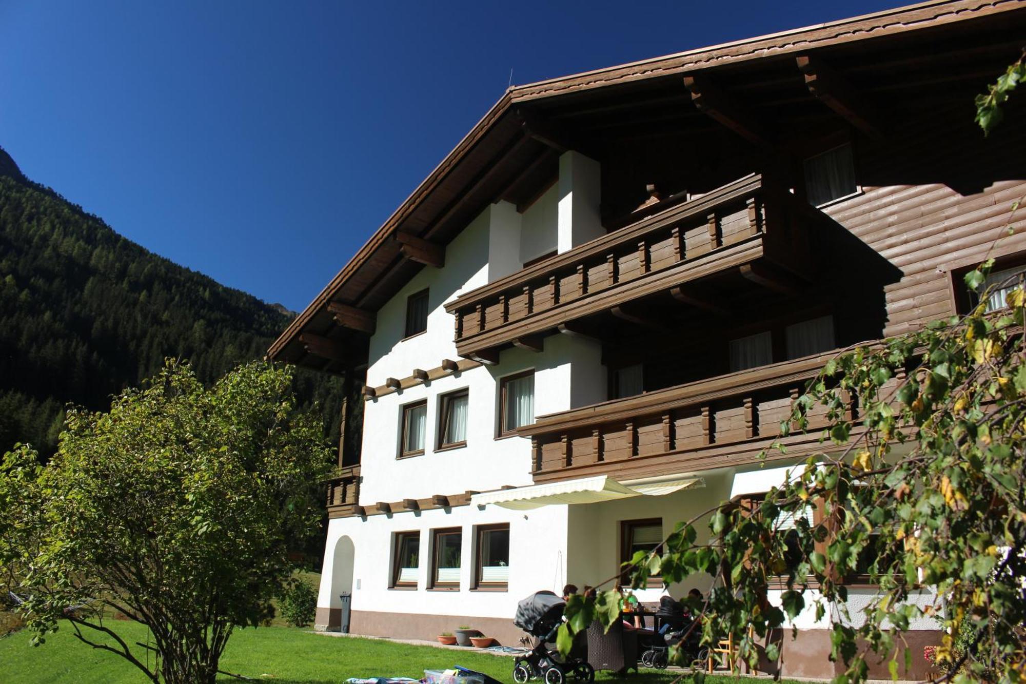 Haus Astoria Apartment Sankt Leonhard im Pitztal Bagian luar foto