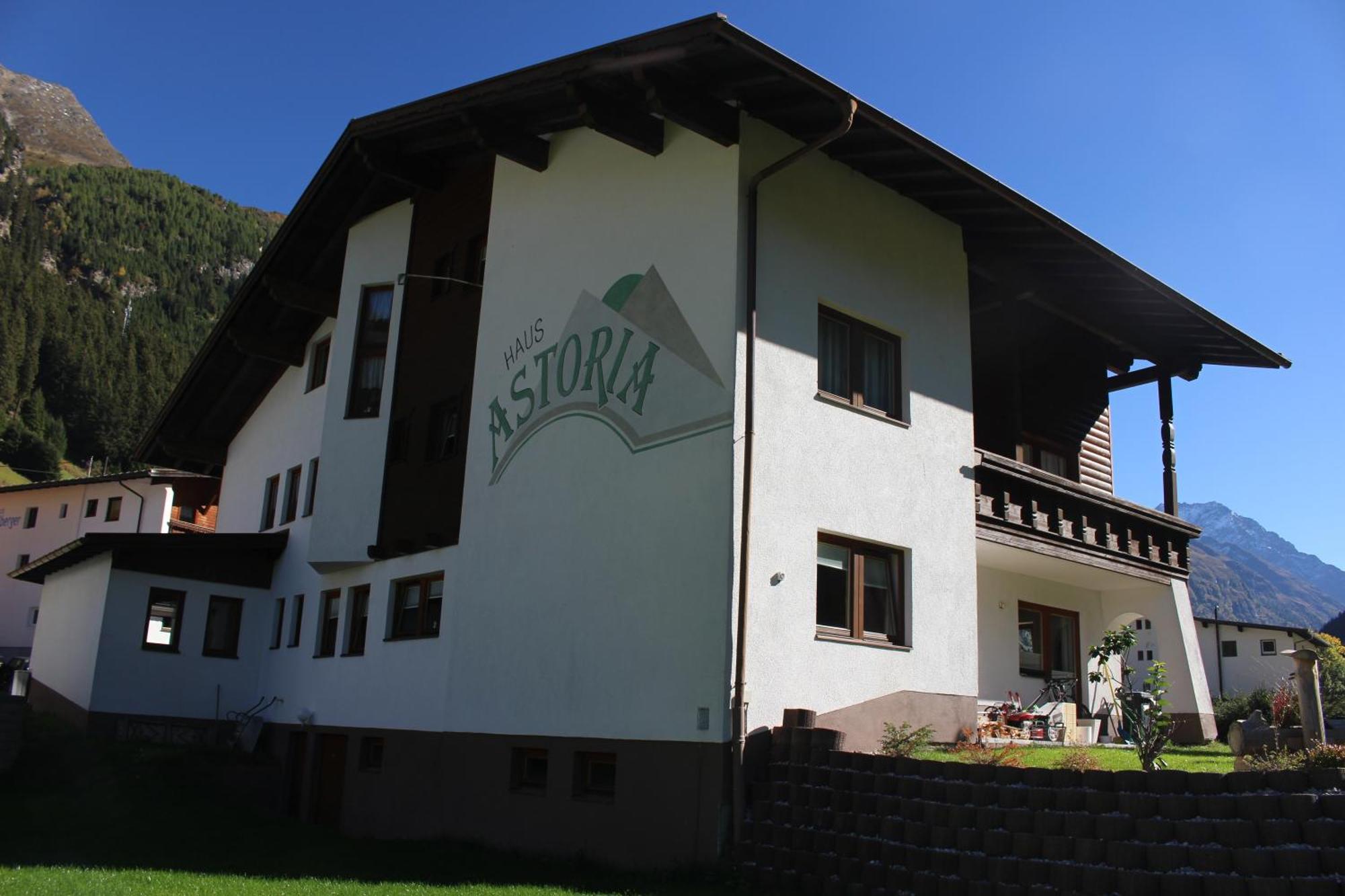 Haus Astoria Apartment Sankt Leonhard im Pitztal Bagian luar foto