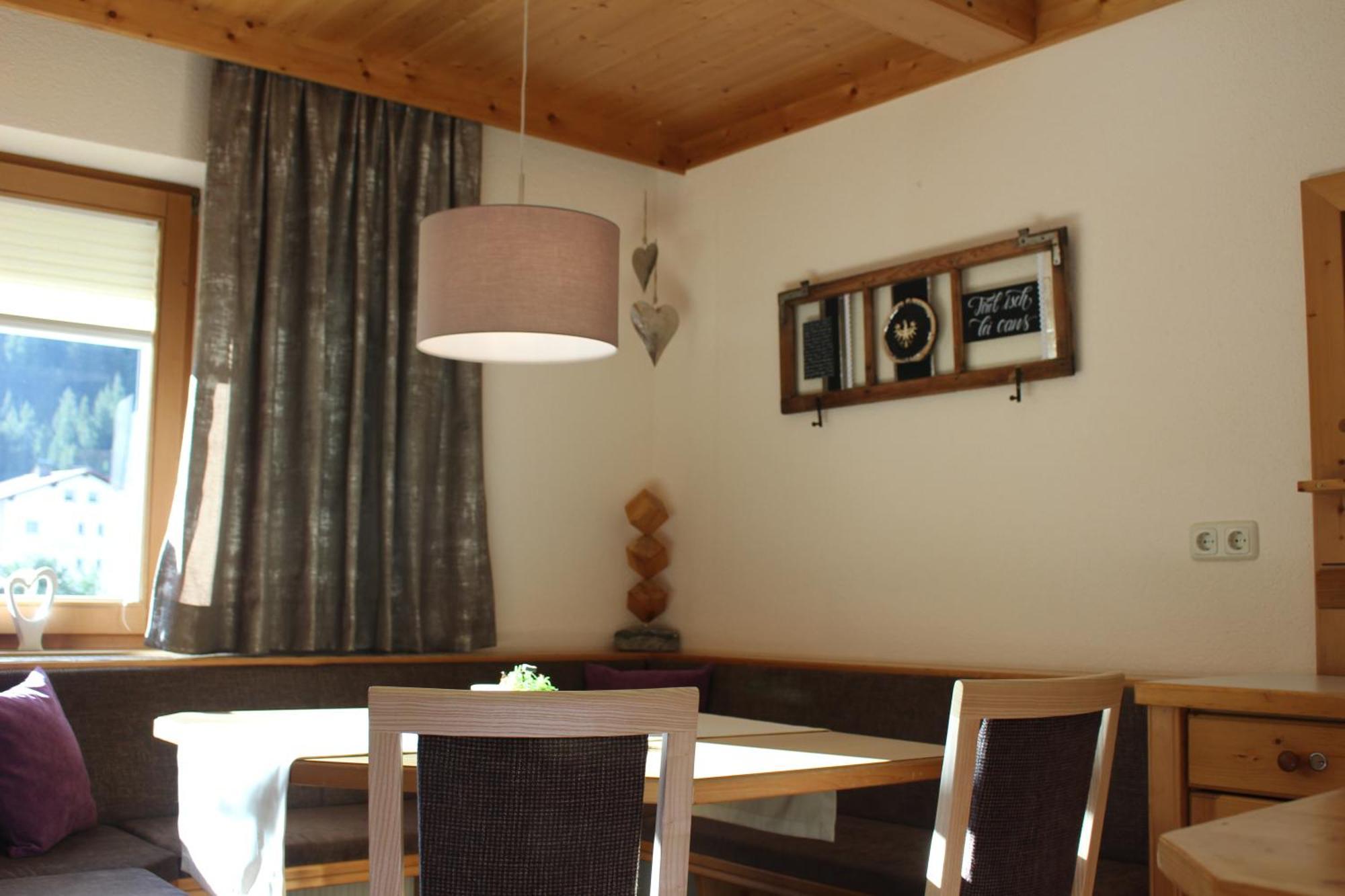 Haus Astoria Apartment Sankt Leonhard im Pitztal Bagian luar foto