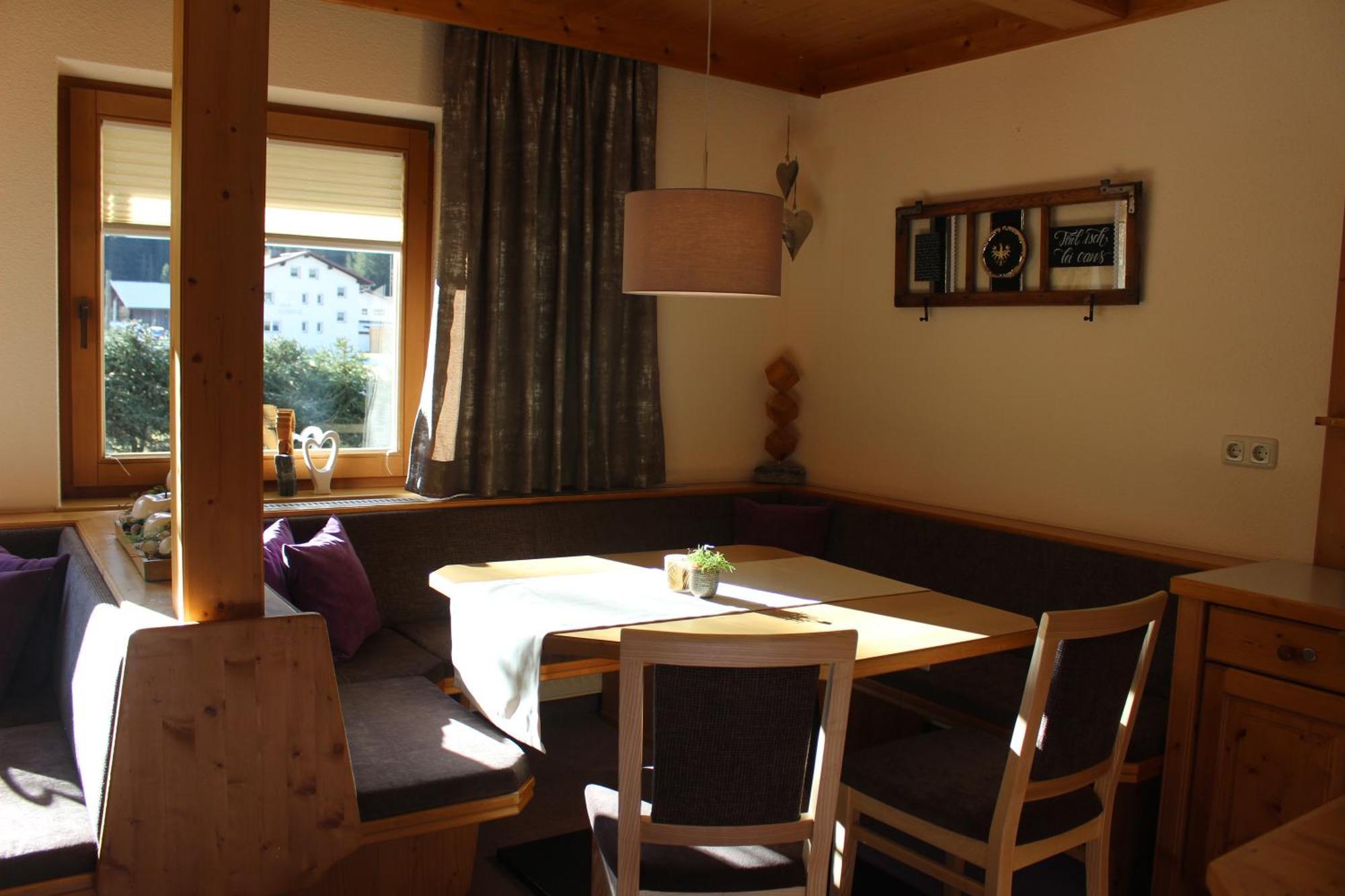 Haus Astoria Apartment Sankt Leonhard im Pitztal Bagian luar foto