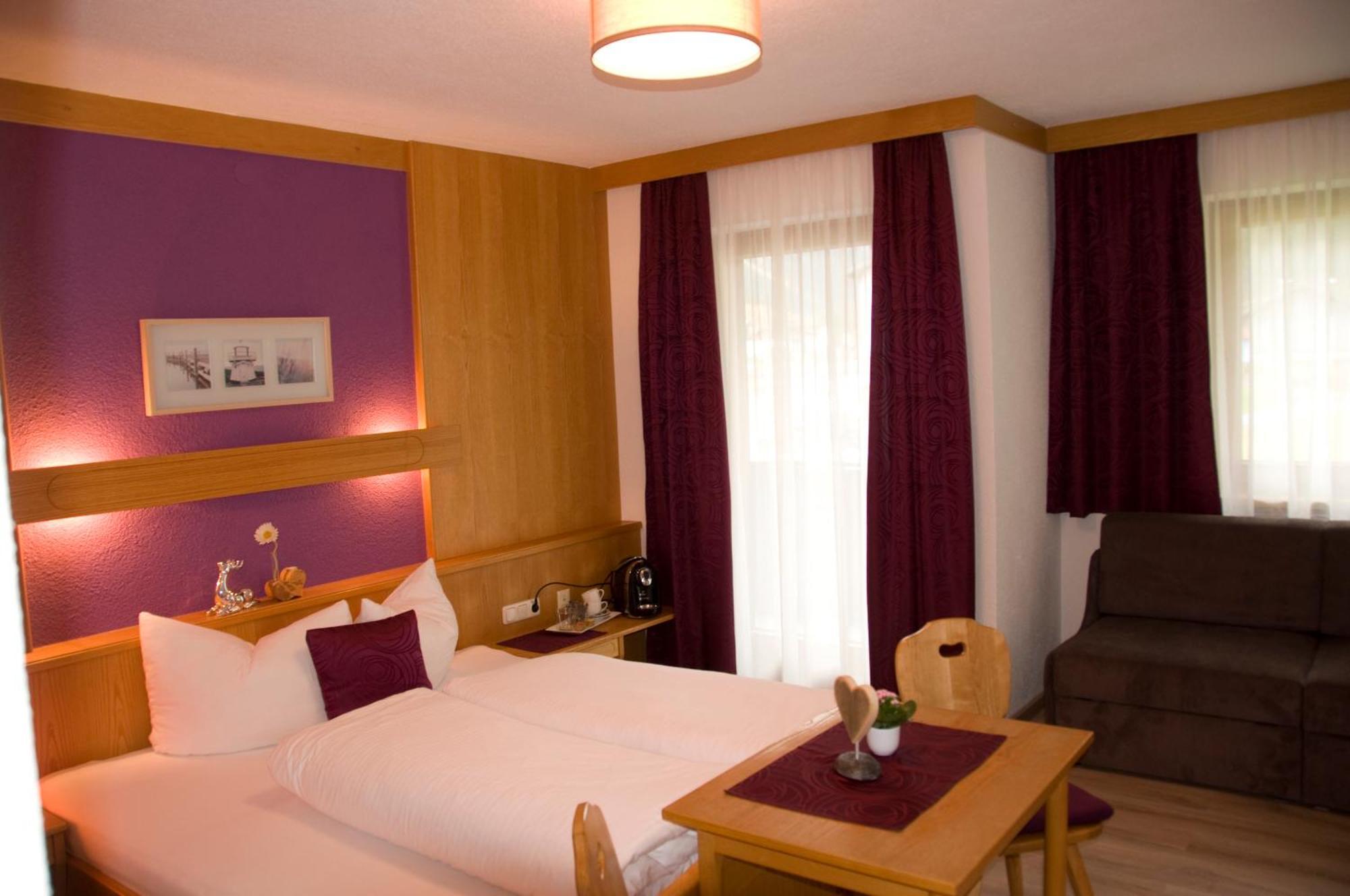 Haus Astoria Apartment Sankt Leonhard im Pitztal Bagian luar foto